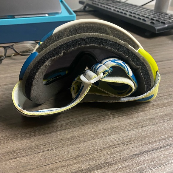 Oakley A-Frame Goggles - Picture 2 of 3